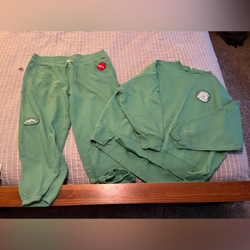 Aerie sweatshirt and matching sweatpants.